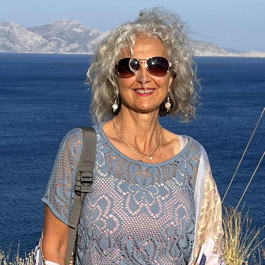 glam-eirini-in-ikaria-cropped